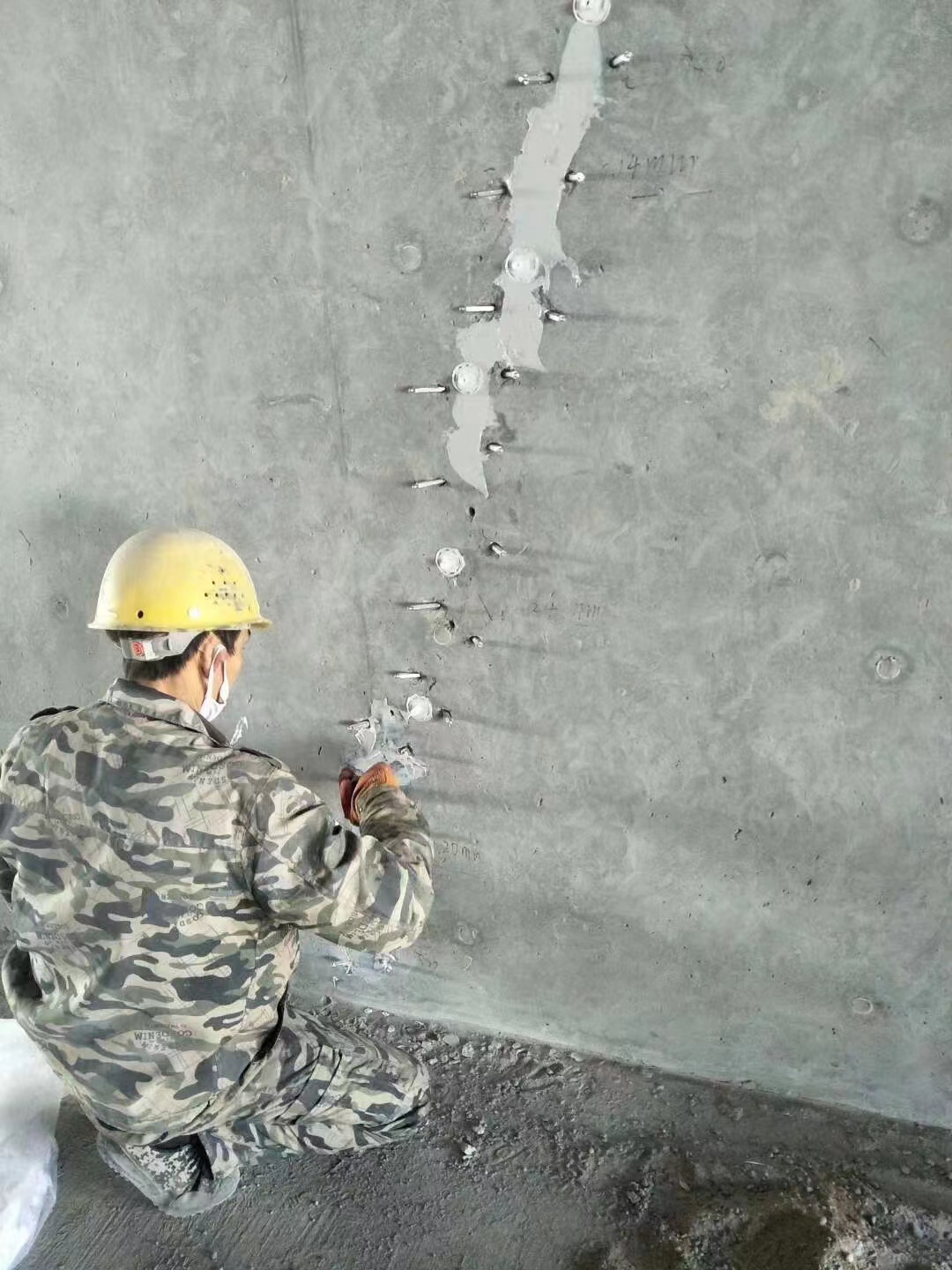 宁波混凝土楼板裂缝加固施工的方案