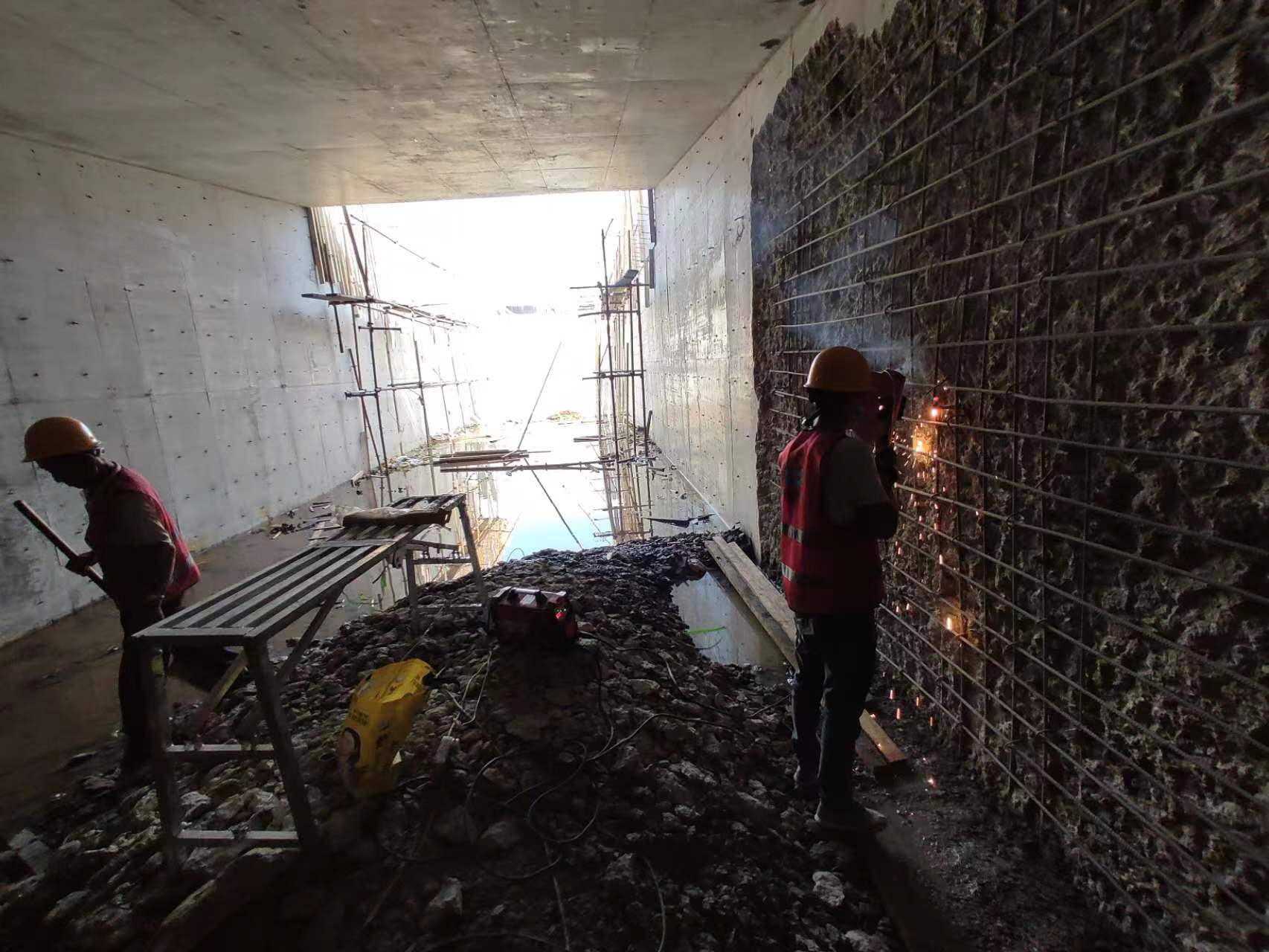 宁波挖断承重墙导致楼体开裂，加固施工方案出炉
